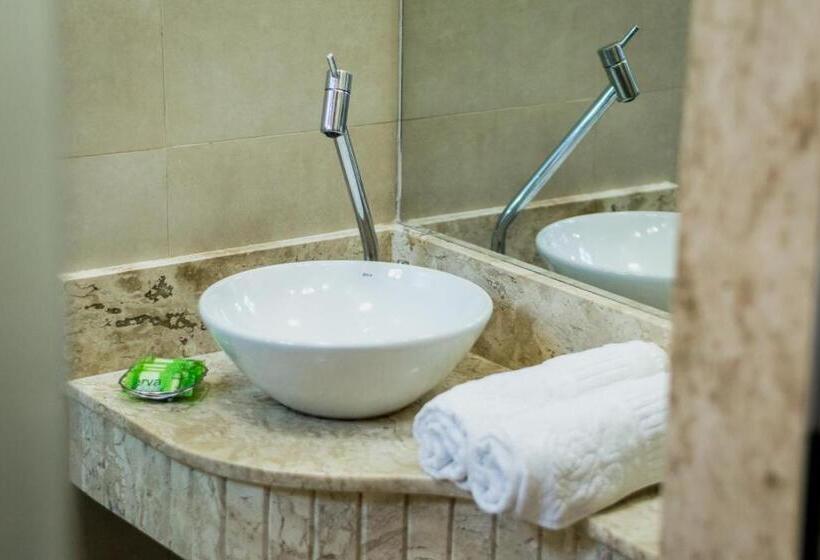 스탠다드 트리플 룸, Rogai Hotel Pousada
