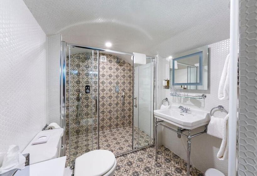 חדר דלוקס, Eight