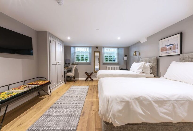 חדר סופריור, Eight