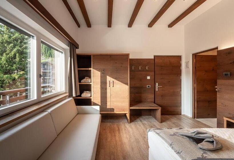 Номер Deluxe с Балконом, Arya Alpine Lodge