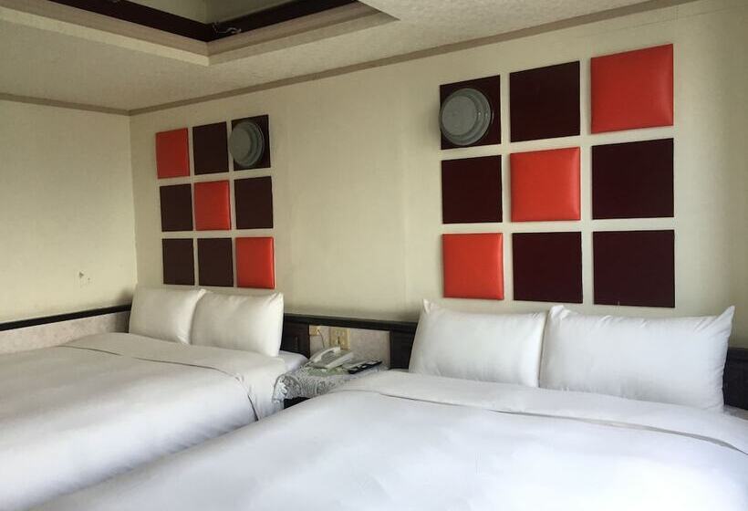 اتاق خانوادگی, King Lo Tung