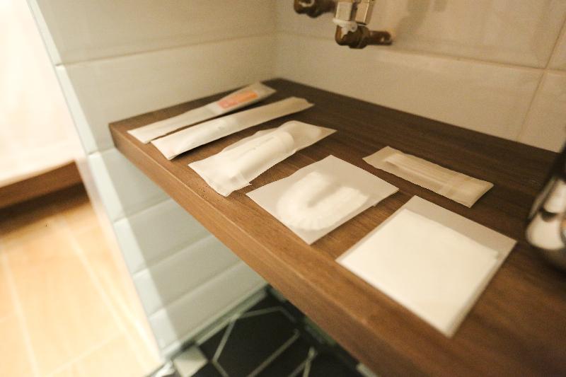 اتاق لوکس, A Hotel Bugis