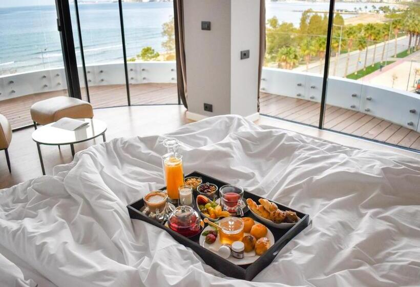 חדר סטנדרט נוף לים עם מרפסת, Yacht