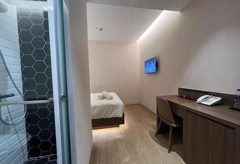 اتاق لوکس, A Hotel Bugis