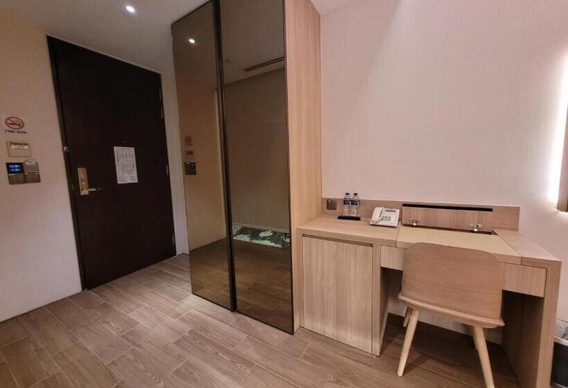 اتاق سوپریور با تخت بزرگ, A Hotel Bugis