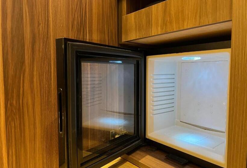 اتاق سوپریور با تخت بزرگ, A Hotel Bugis