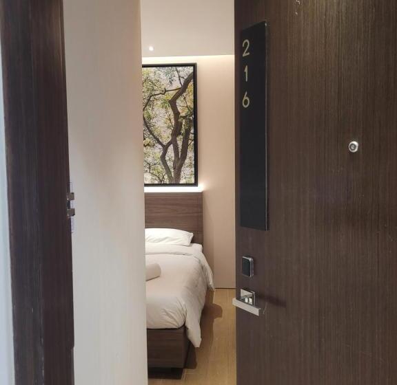 اتاق استاندارد, A Hotel Bugis