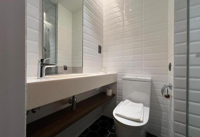 اتاق استاندارد, A Hotel Bugis