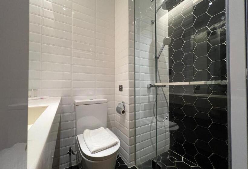 اتاق استاندارد, A Hotel Bugis