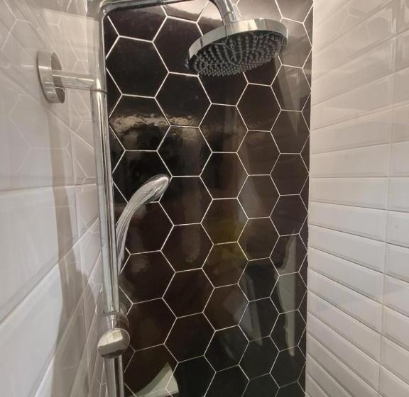 اتاق استاندارد, A Hotel Bugis