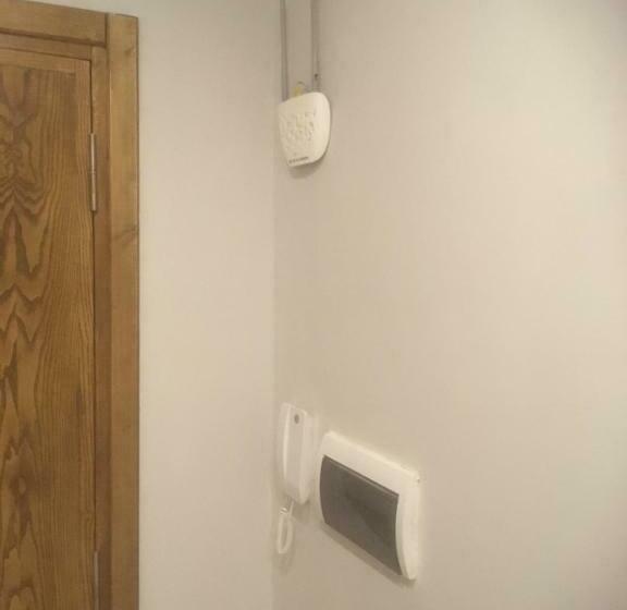 آپارتمان 1 خوابه با بالکن, London House