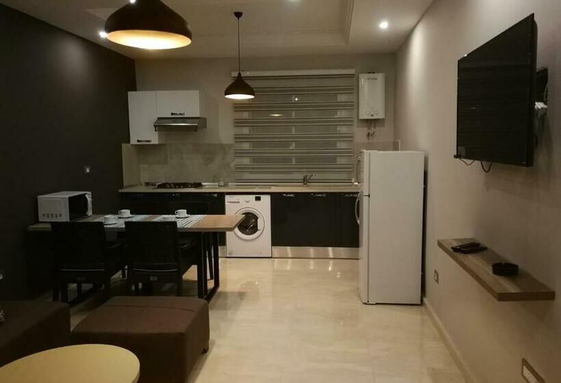 آپارتمان 1 خوابه با بالکن, London House