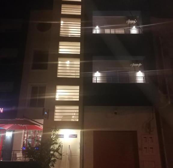 آپارتمان 1 خوابه با بالکن, London House