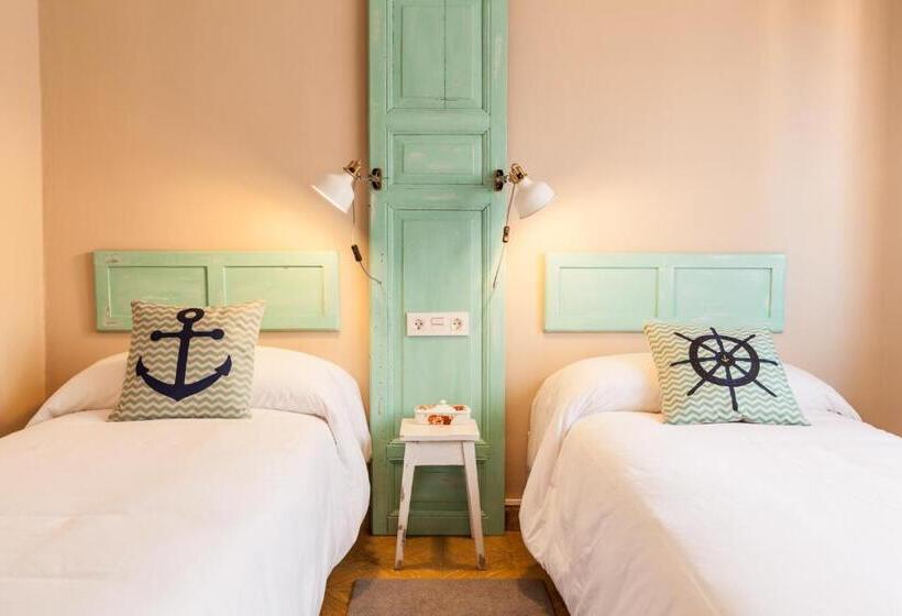 Standard room with outdoor bath, The Old Seaman Bed & Breakfast
