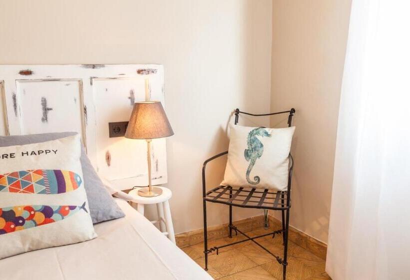 اتاق خانوادگی, The Old Seaman Bed & Breakfast