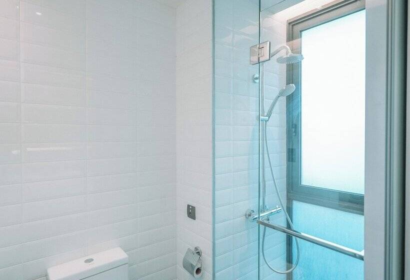 اتاق لوکس, A Hotel Bugis