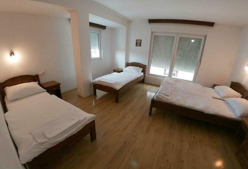 اتاق استاندارد چهار تخته, Bagaric