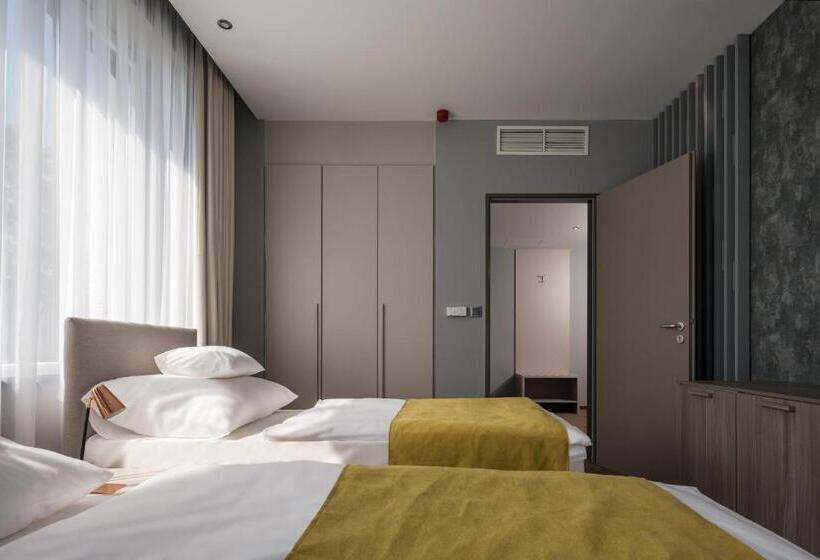 침실 2개 스위트, Várda Sport