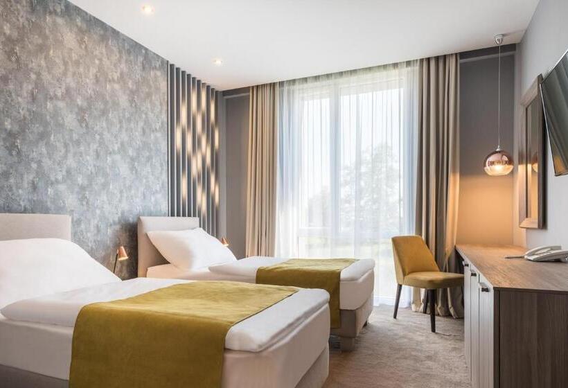 침실 2개 스위트, Várda Sport