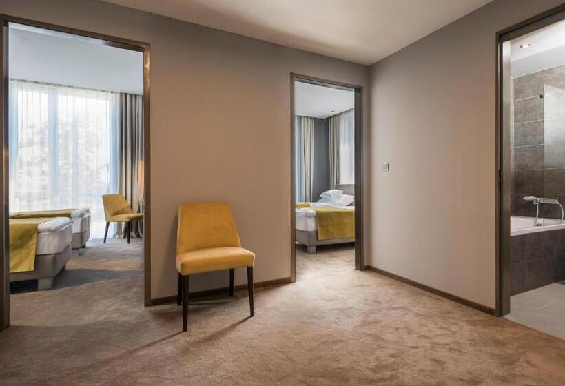 침실 2개 스위트, Várda Sport