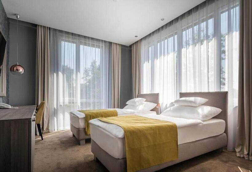 침실 2개 스위트, Várda Sport