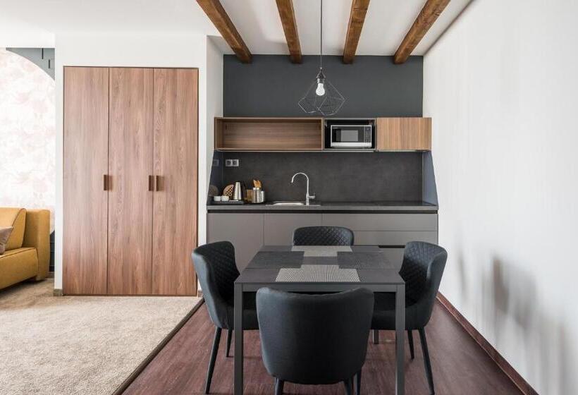 침실 1개 아파트, Várda Sport