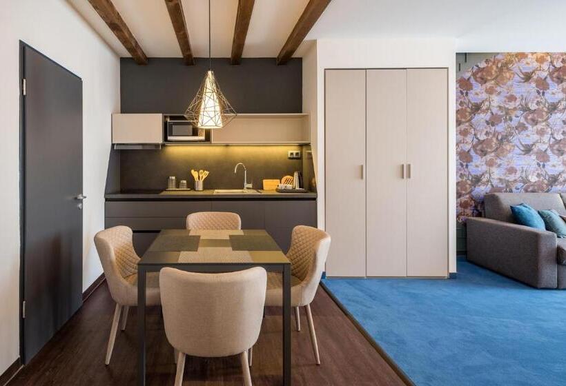 침실 1개 아파트, Várda Sport