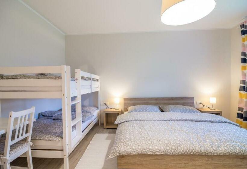 اتاق خانوادگی, Hop House Garni