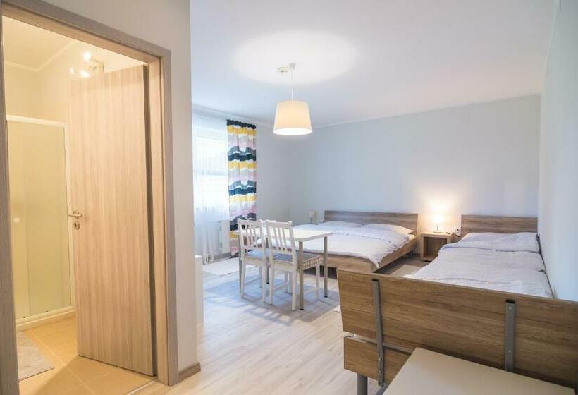 اتاق کلاسیک چهارنفره, Hop House Garni