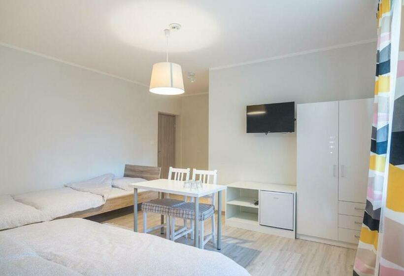 اتاق کلاسیک چهارنفره, Hop House Garni