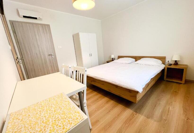 اتاق لوکس, Hop House Garni