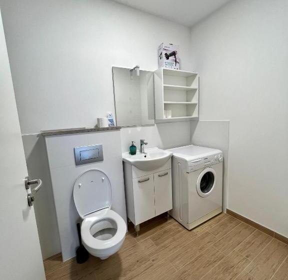 آپارتمان 1 خوابه, Hop House Garni