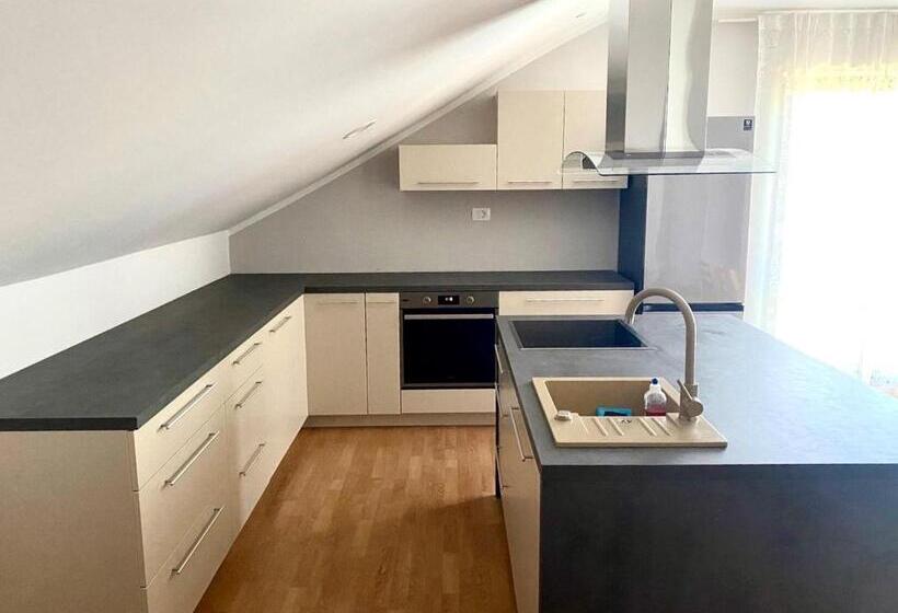 آپارتمان 1 خوابه, Hop House Garni