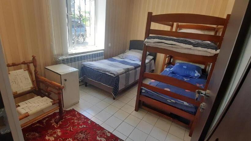 اتاق استاندارد سه نفره, Dream House & Hostel