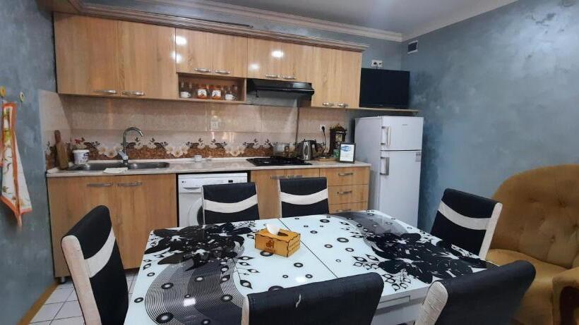 اتاق استاندارد سه نفره, Dream House & Hostel