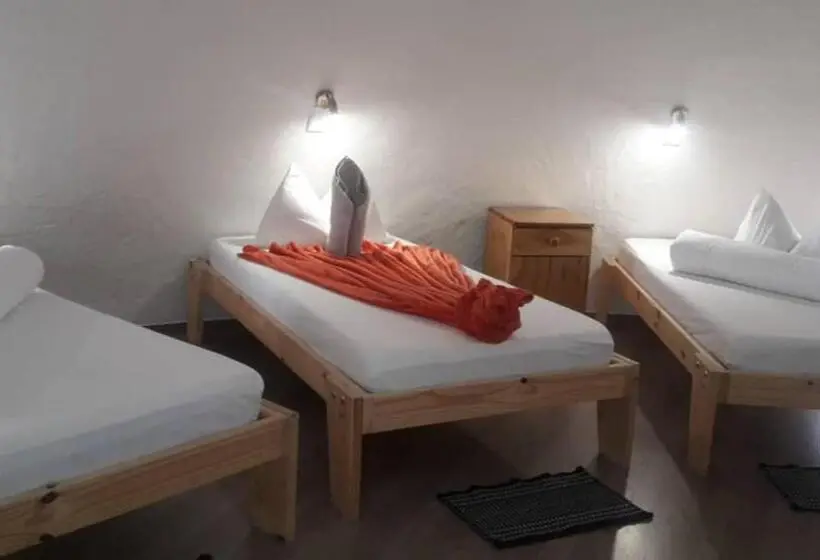 اتاق خانوادگی, Steps Accommodation
