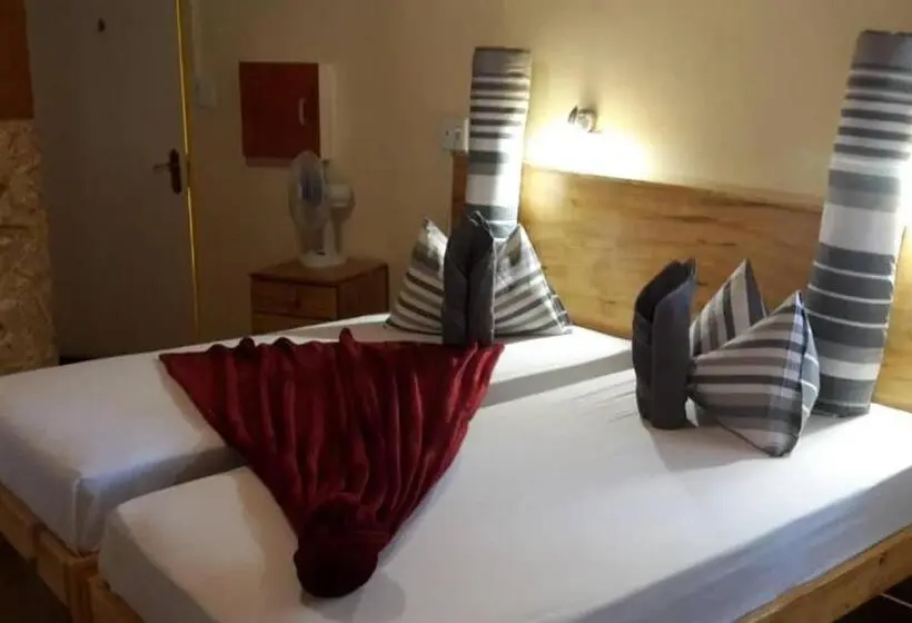 اتاق لوکس, Steps Accommodation