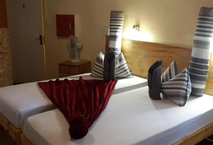 اتاق لوکس, Steps Accommodation