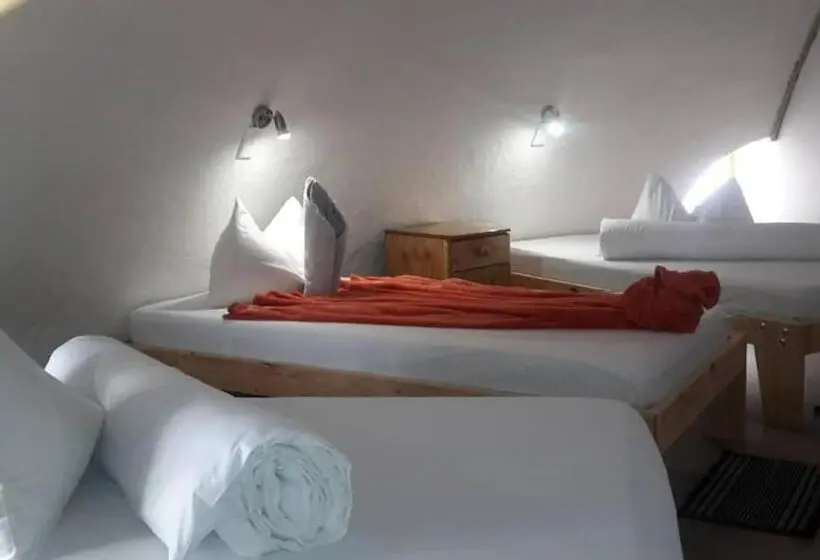 اتاق خانوادگی, Steps Accommodation