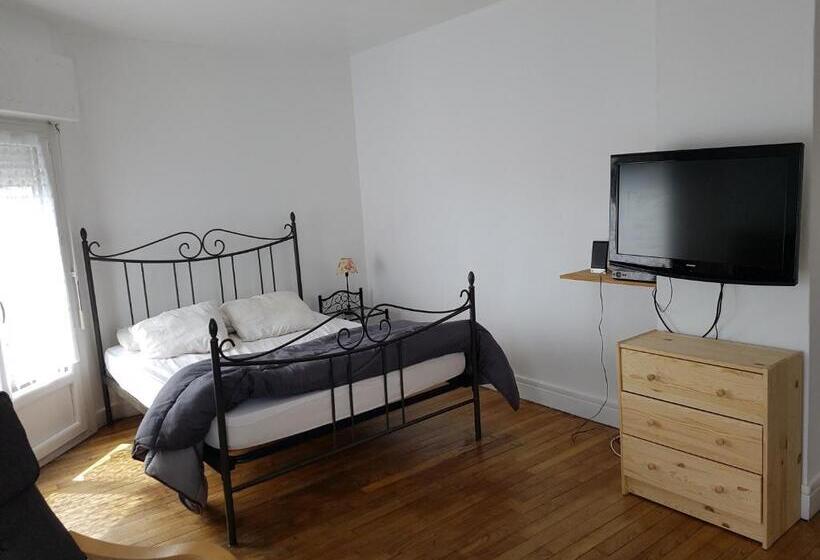 Standard Studio, Franglais Flats