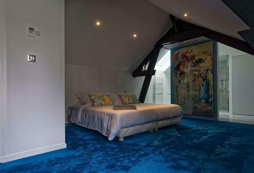 Номер Стандарт Вид на Бассейн, Manoir Des Logis