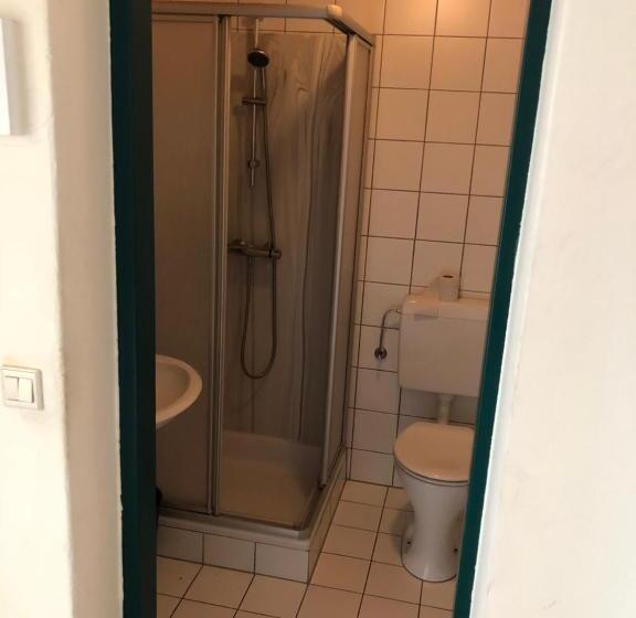 غرفة كومفورت ثلاثية, Schlafgut