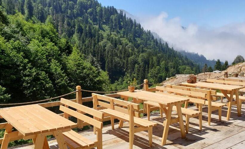 景色の見えるトリプルスタンダードルーム, Serinyer Dagevi