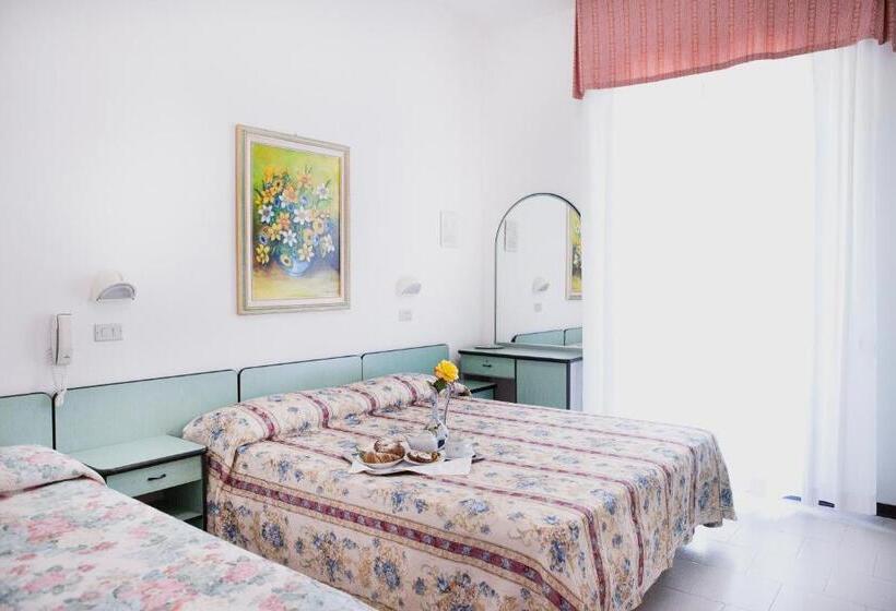 اتاق استاندارد سه نفره, Villa Gori