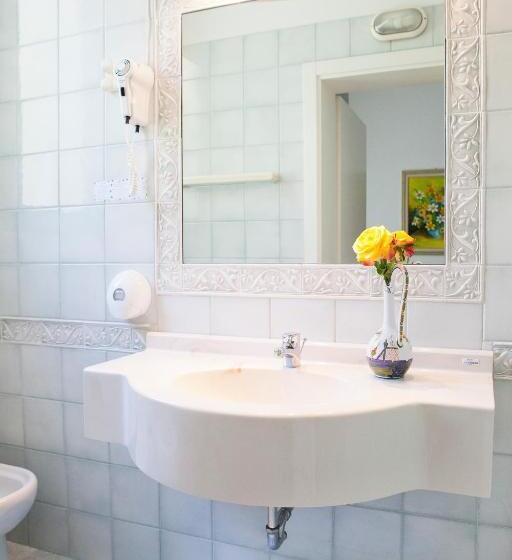 اتاق استاندارد سه نفره, Villa Gori