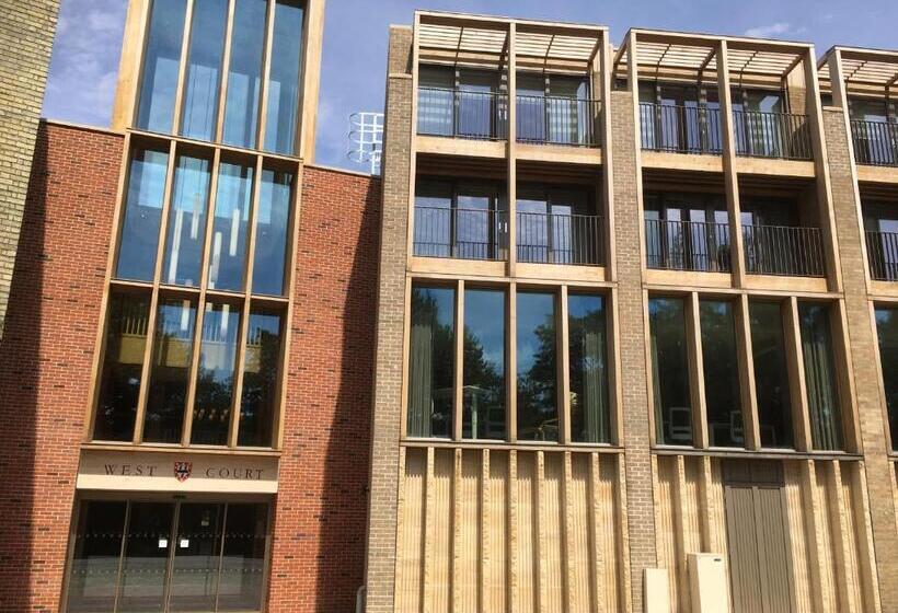 اتاق استاندارد یک نفره, West Court  Jesus College