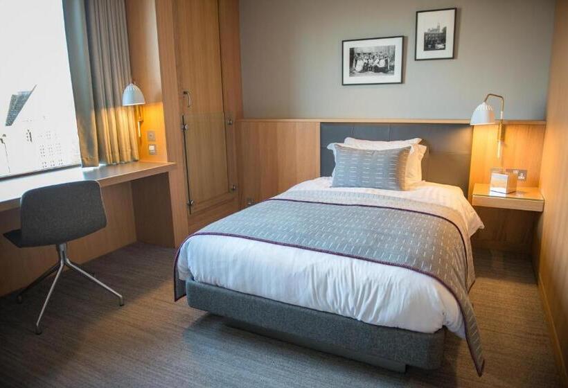 اتاق استاندارد یک نفره, West Court  Jesus College