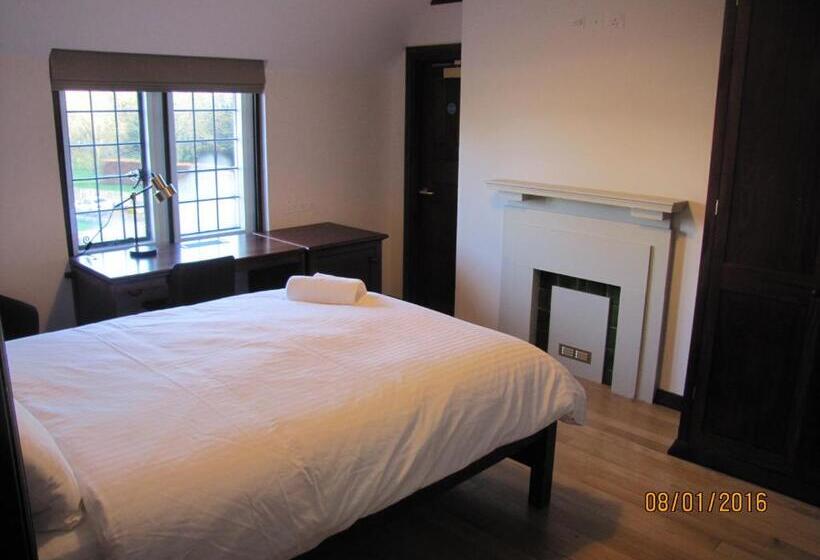 اتاق استاندارد با سرویس بهداشتی مشترک, West Court  Jesus College