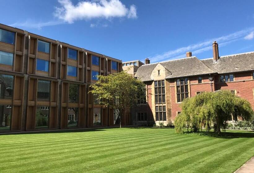 اتاق استاندارد با سرویس بهداشتی مشترک, West Court  Jesus College