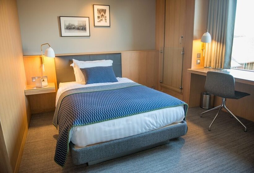 اتاق استاندارد یک نفره, West Court  Jesus College